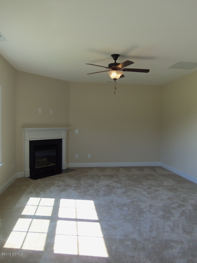 103 Summer Rst Trail Hubert, NC 28539 - Photo 6 of 13 Spacious family room with gas fireplace.