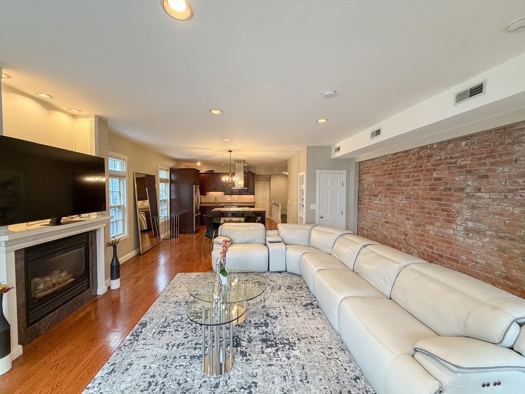 11 Gardner Road, Unit 3 Cambridge, MA 02139 - Photo 4 of 12