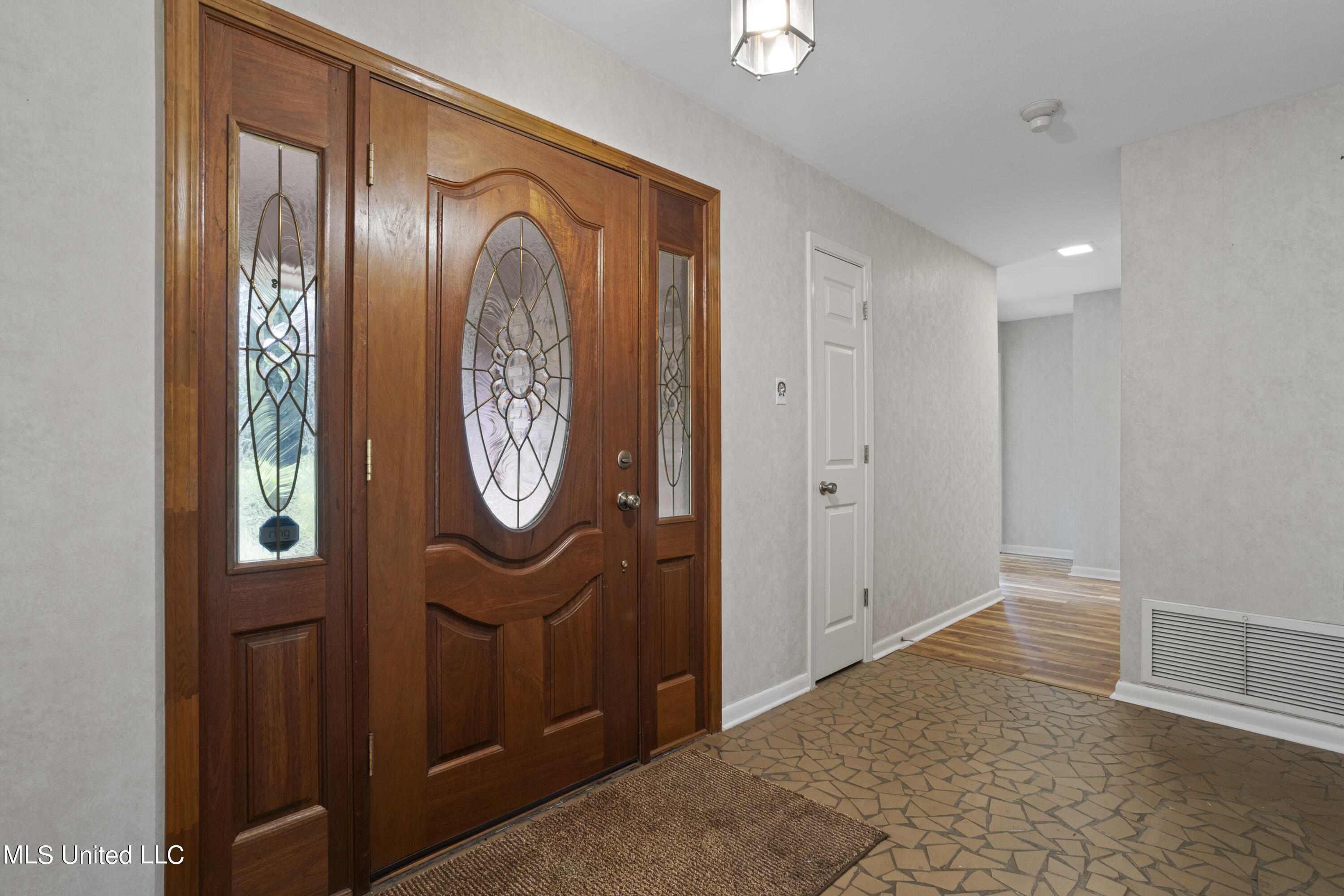 6309 Prado Road Ocean Springs, MS 39564 - Photo 5 of 37 Foyer