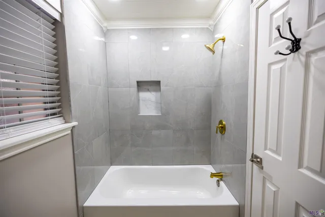 $329,000 | 5003 Parkhollow Drive, Baton Rouge, LA 70816