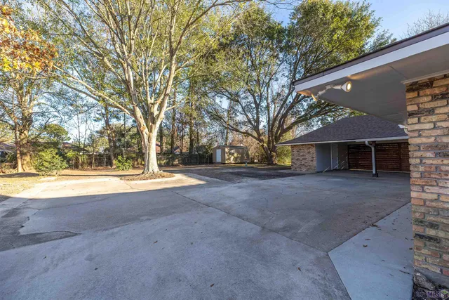 $329,000 | 5003 Parkhollow Drive, Baton Rouge, LA 70816