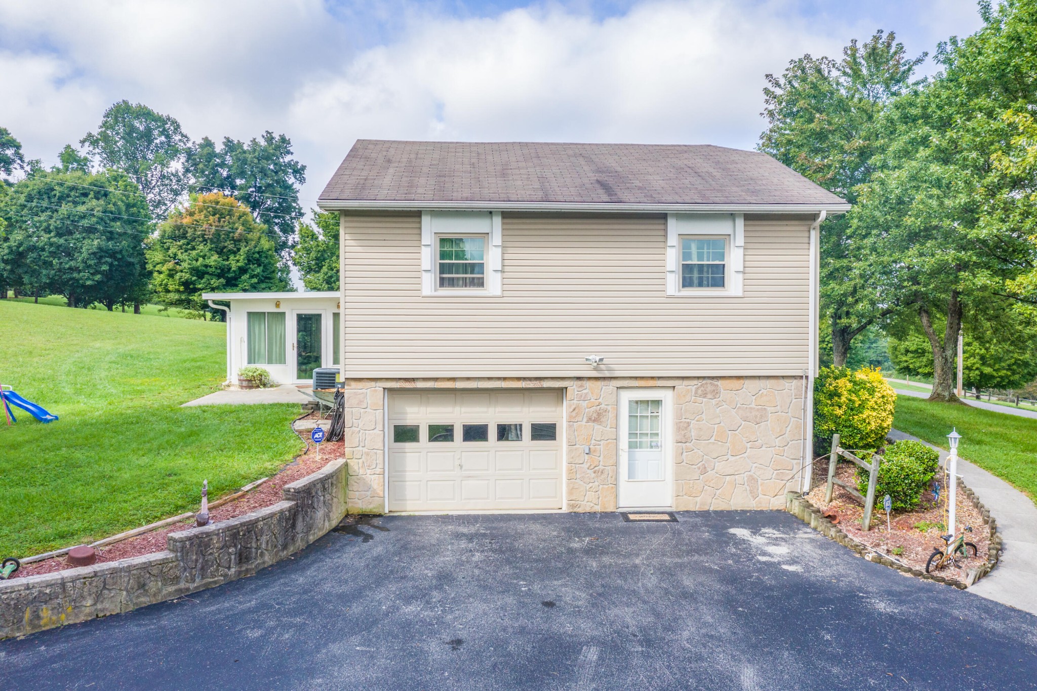 4450 Stapleton Road Morristown, TN 37813 - Photo 3 of 39 Gallery Image 3