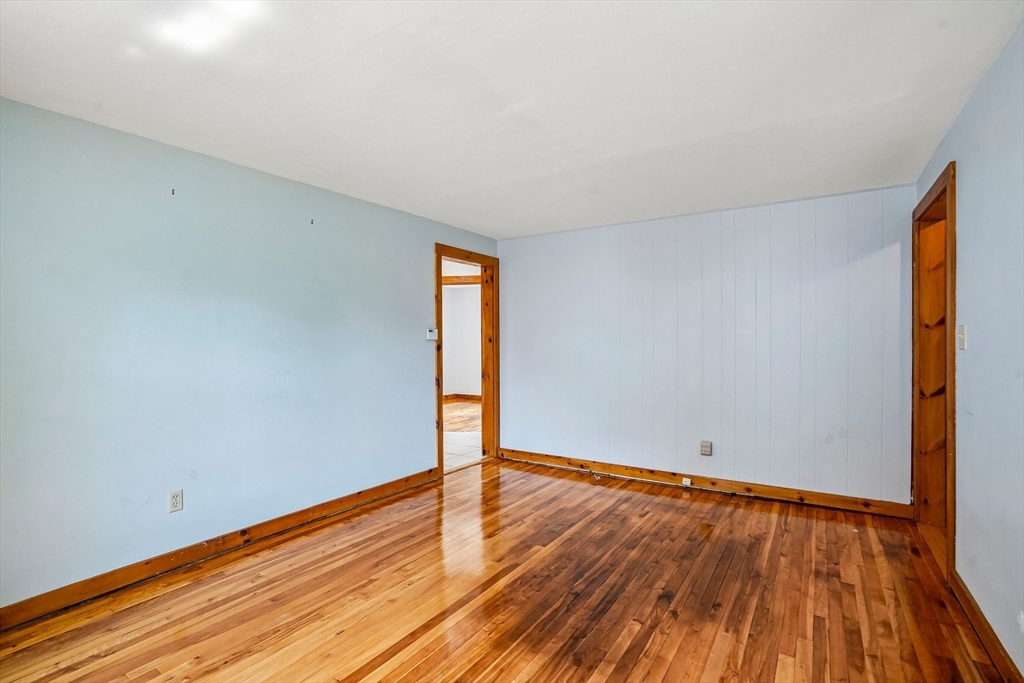10 Standish Street Worcester, MA 01604 - Photo 7 of 27
