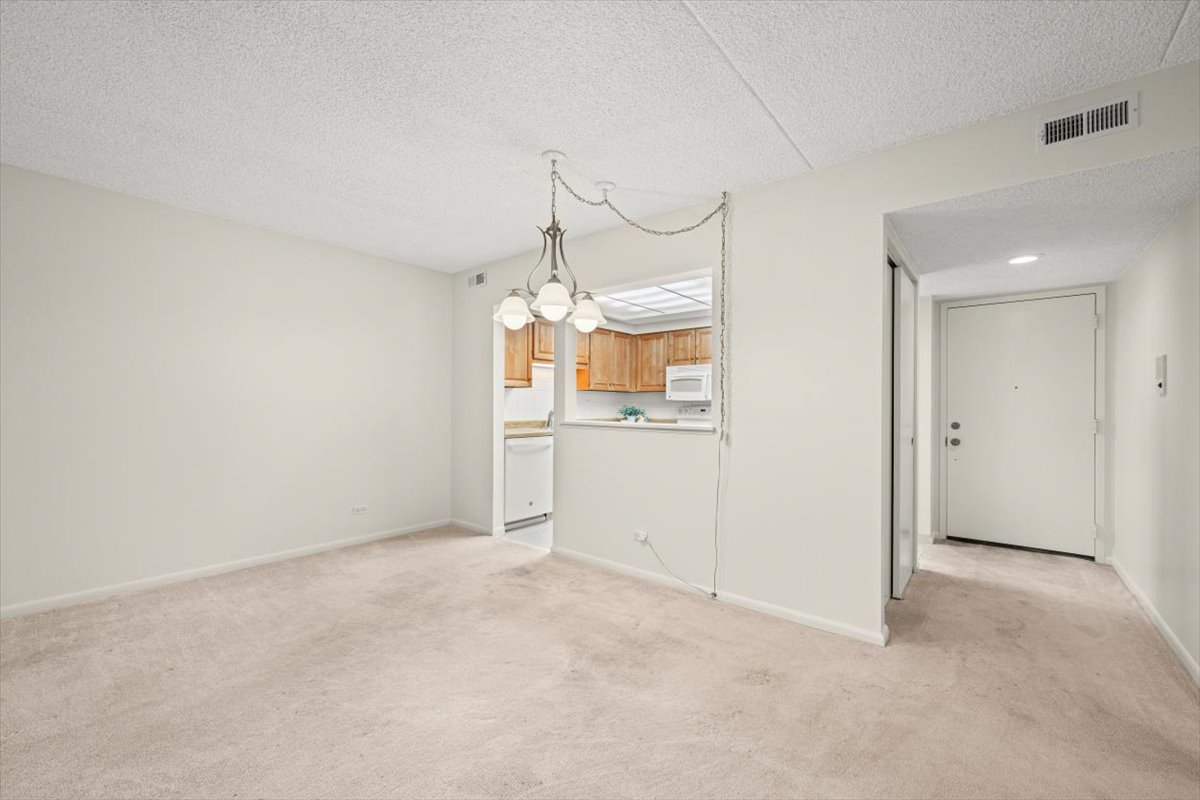 690 Chandler Road, Unit 211 Gurnee, IL 60031 - Photo 12 of 35