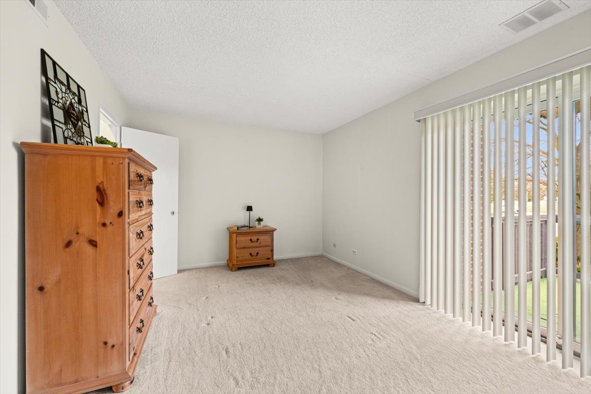 690 Chandler Road, Unit 211 Gurnee, IL 60031 - Photo 13 of 35