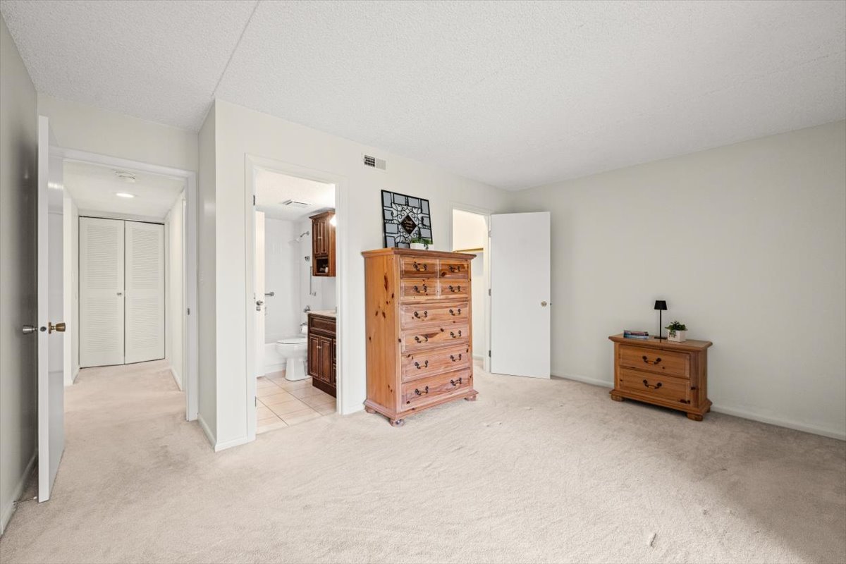 690 Chandler Road, Unit 211 Gurnee, IL 60031 - Photo 14 of 35