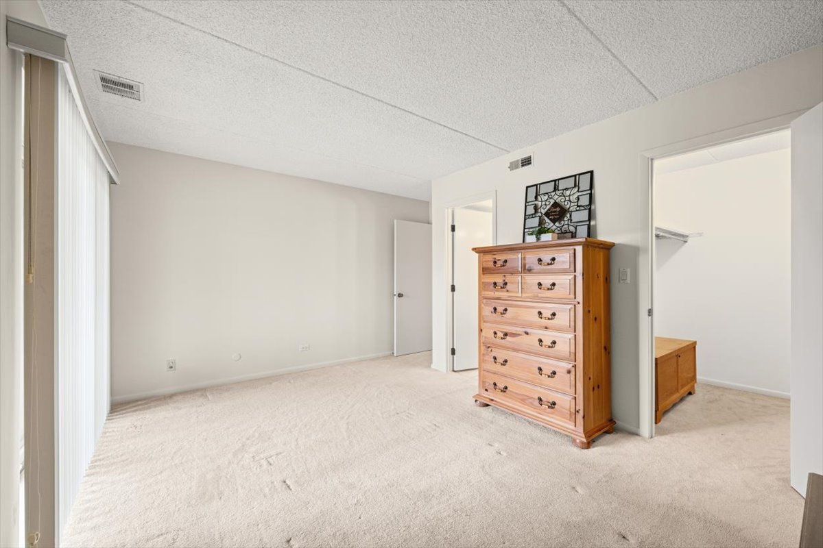 690 Chandler Road, Unit 211 Gurnee, IL 60031 - Photo 15 of 35