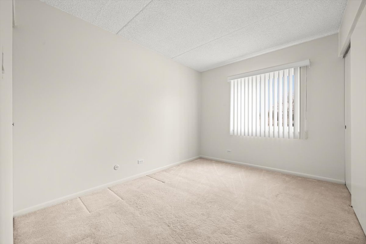 690 Chandler Road, Unit 211 Gurnee, IL 60031 - Photo 20 of 35