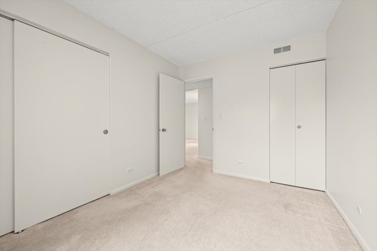 690 Chandler Road, Unit 211 Gurnee, IL 60031 - Photo 21 of 35