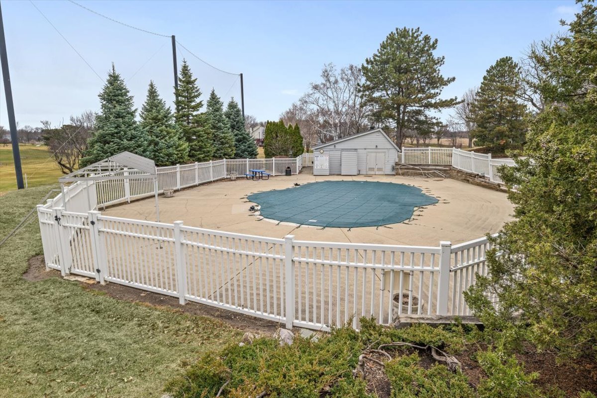 690 Chandler Road, Unit 211 Gurnee, IL 60031 - Photo 27 of 35