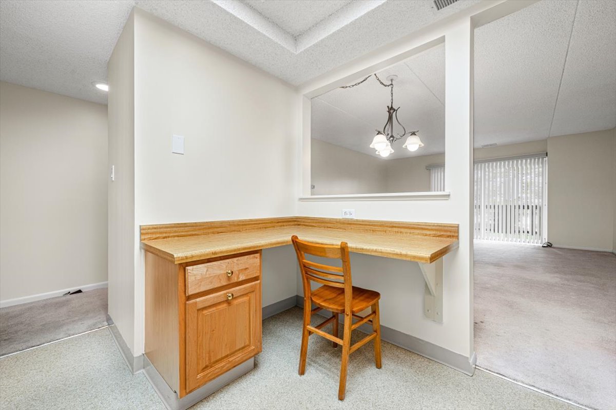 690 Chandler Road, Unit 211 Gurnee, IL 60031 - Photo 8 of 35