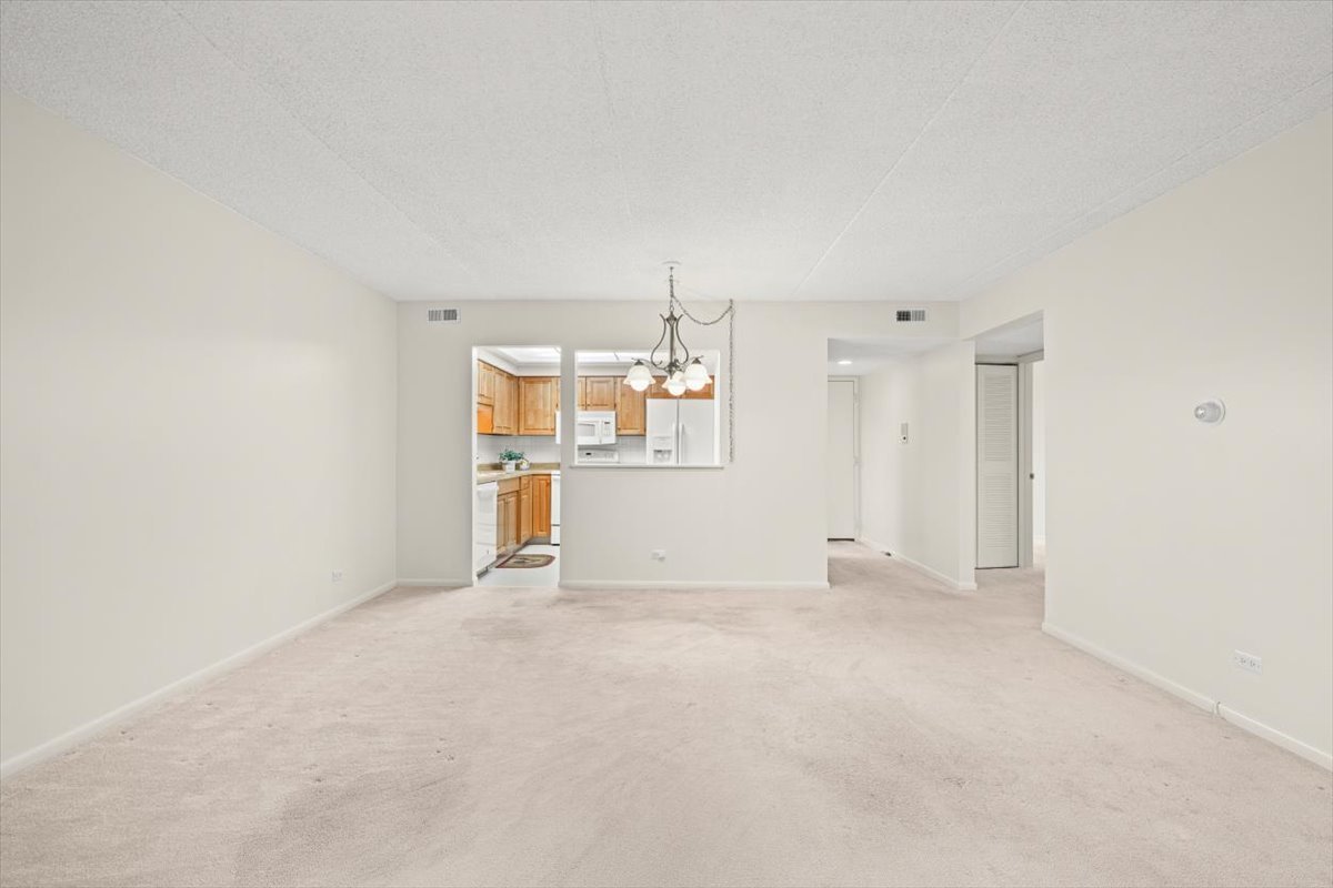 690 Chandler Road, Unit 211 Gurnee, IL 60031 - Photo 10 of 35