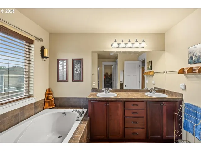 a view of a living room and kitchen