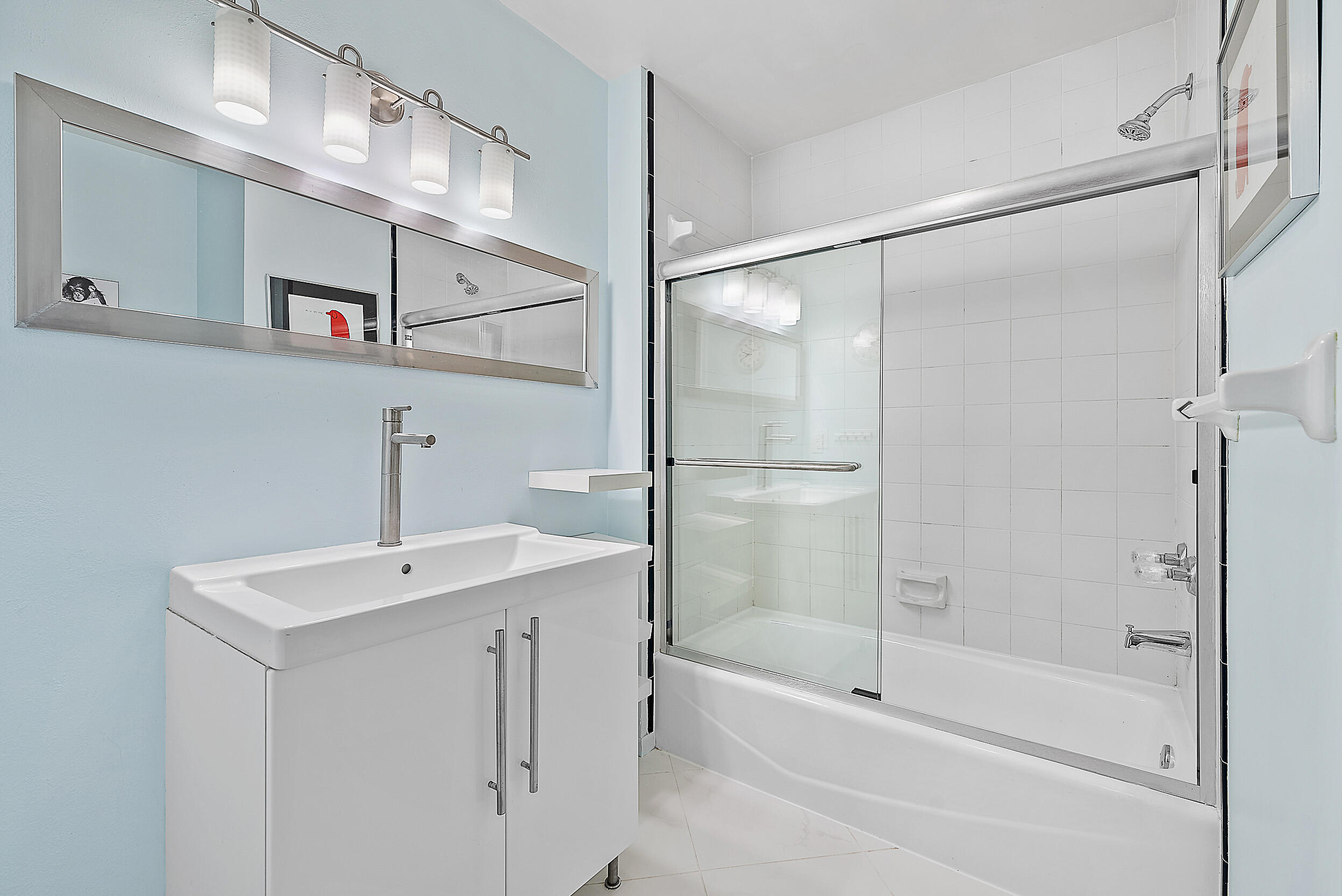 15629 95th Avenue North Jupiter, FL 33478 - Photo 17 of 25 a bathroom with a shower and a sink