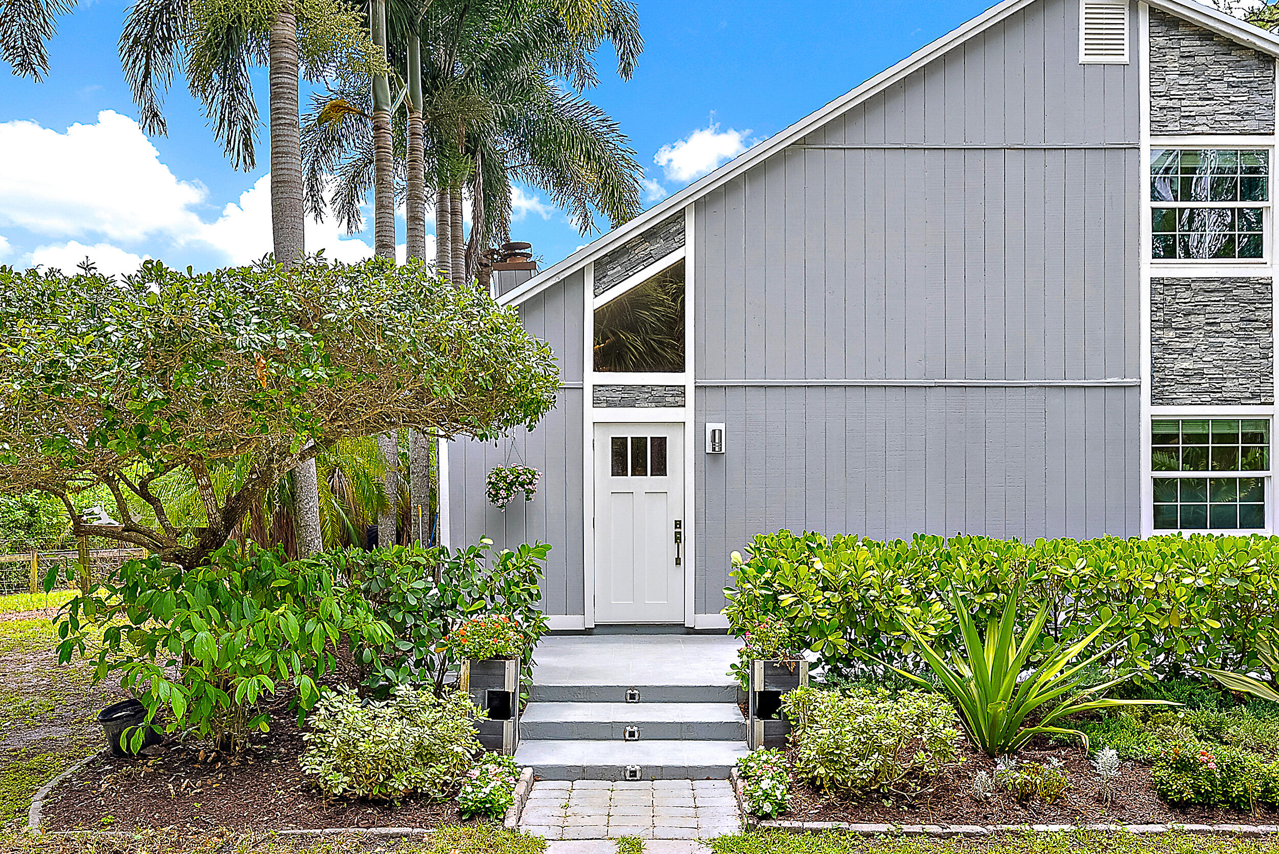 15629 95th Avenue North Jupiter, FL 33478 - Photo 7 of 25 a view of a back yard of the house