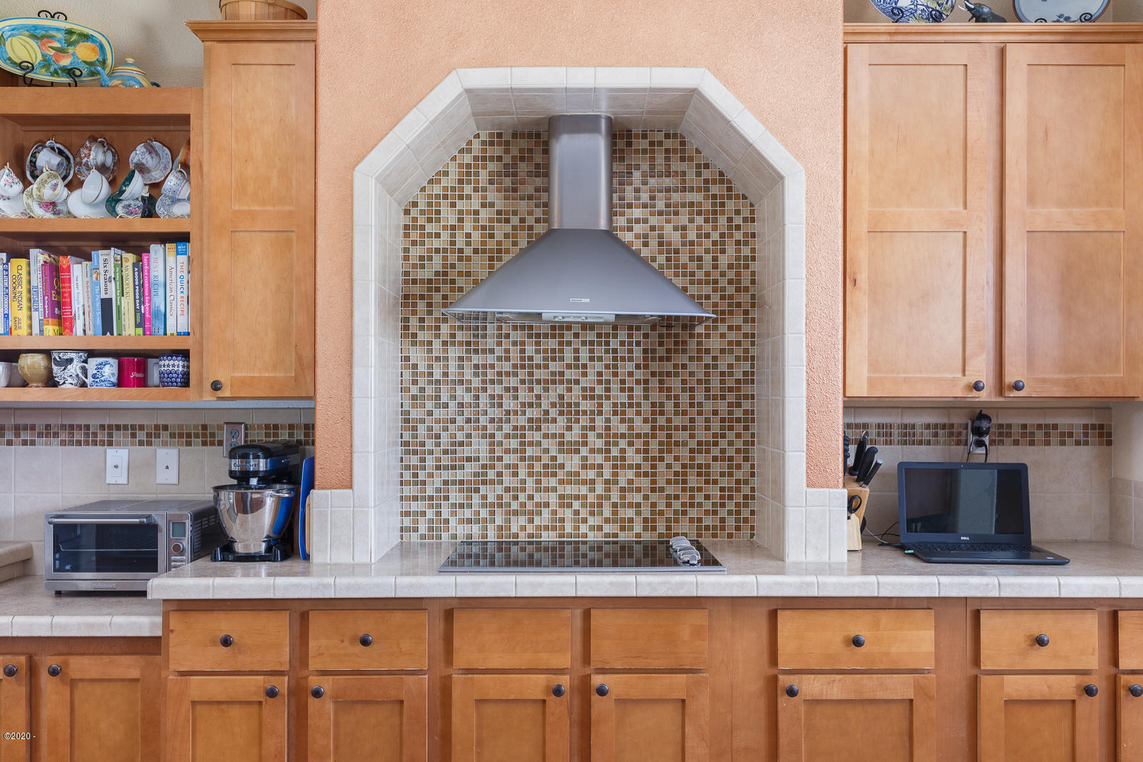 9357 Yaquina Bay Road Newport, OR 97365 - Photo 16 of 47 Cooktop