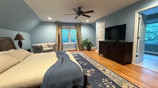 a bedroom with two bed and a flat screen tv