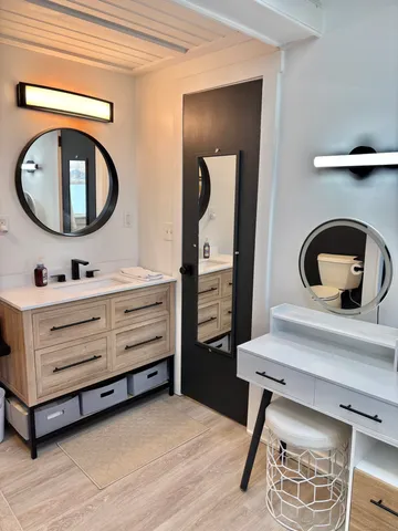 $2,100 | 11 Mohawk Trail, East Hampton, CT 06424