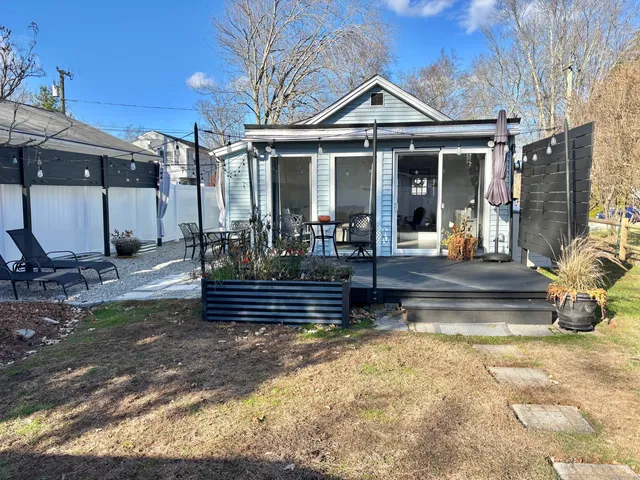 $2,100 | 11 Mohawk Trail, East Hampton, CT 06424