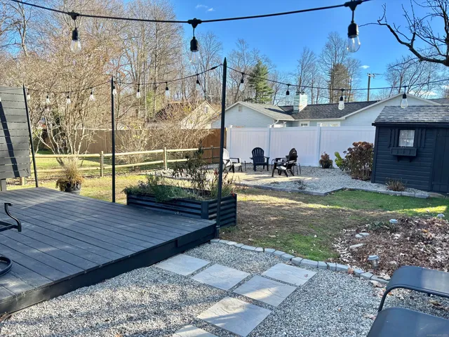 $2,100 | 11 Mohawk Trail, East Hampton, CT 06424