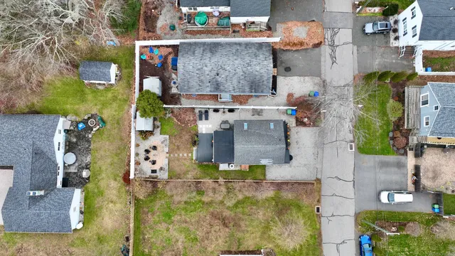 $2,100 | 11 Mohawk Trail, East Hampton, CT 06424