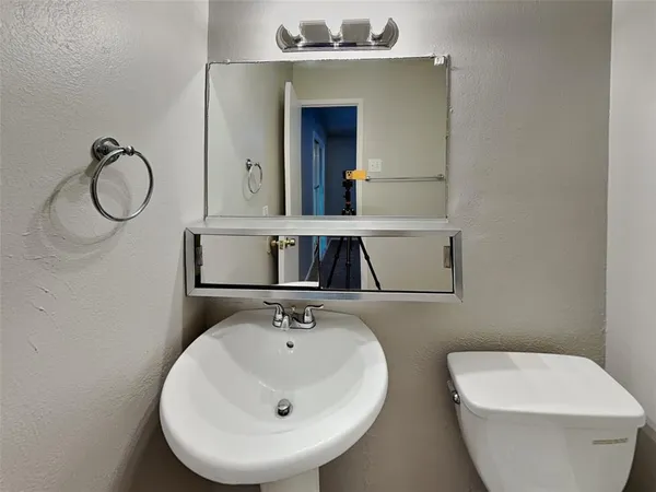 $1,845 | 117 Cooper Street, Cedar Hill, TX 75104