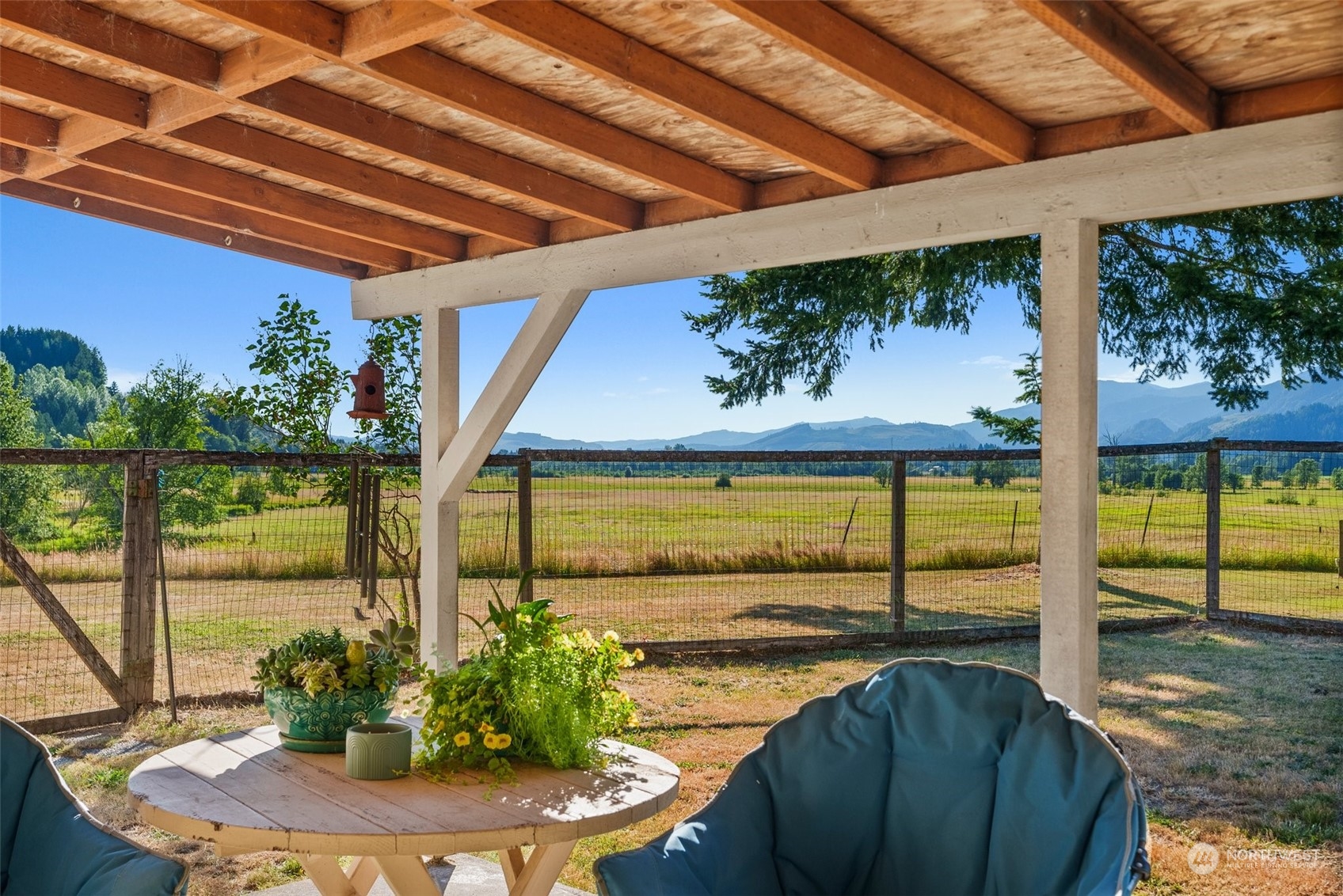 434 Cispus Road Randle, WA 98377 - Photo 23 of 40 a view of a living room