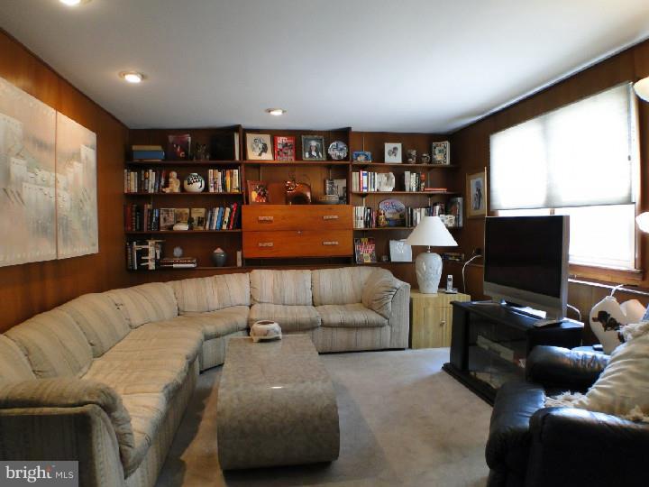 9745 Morefield Road Philadelphia, PA 19115 - Photo 13 of 25 Family Room