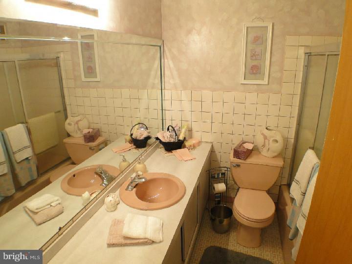 9745 Morefield Road Philadelphia, PA 19115 - Photo 18 of 25 Bathroom