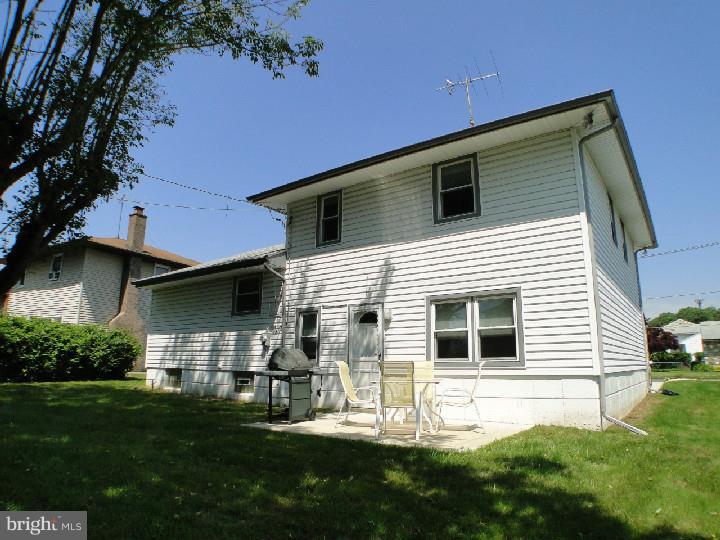 9745 Morefield Road Philadelphia, PA 19115 - Photo 24 of 25 Exterior Back