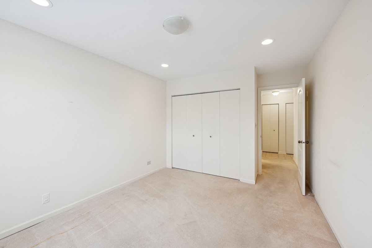 470 Raintree Court, Unit 3C Glen Ellyn, IL 60137 - Photo 7 of 14