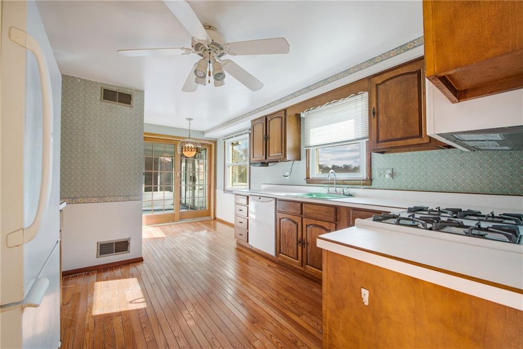 53 Ridgecrest Drive Pittsburgh, PA 15235 - Photo 8 of 32 Gallery Image 8