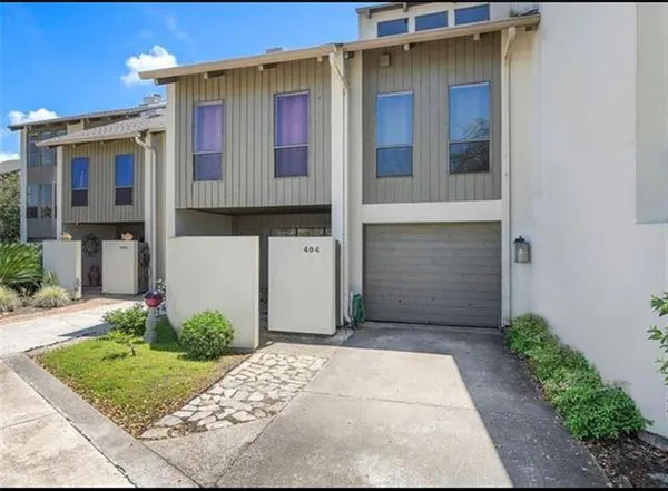 $2,950 | 404 Tchefuncte Oaks Drive, Unit 404, Mandeville, LA 70471