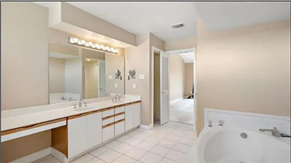 $2,950 | 404 Tchefuncte Oaks Drive, Unit 404, Mandeville, LA 70471