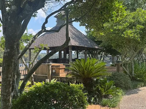 $2,950 | 404 Tchefuncte Oaks Drive, Unit 404, Mandeville, LA 70471