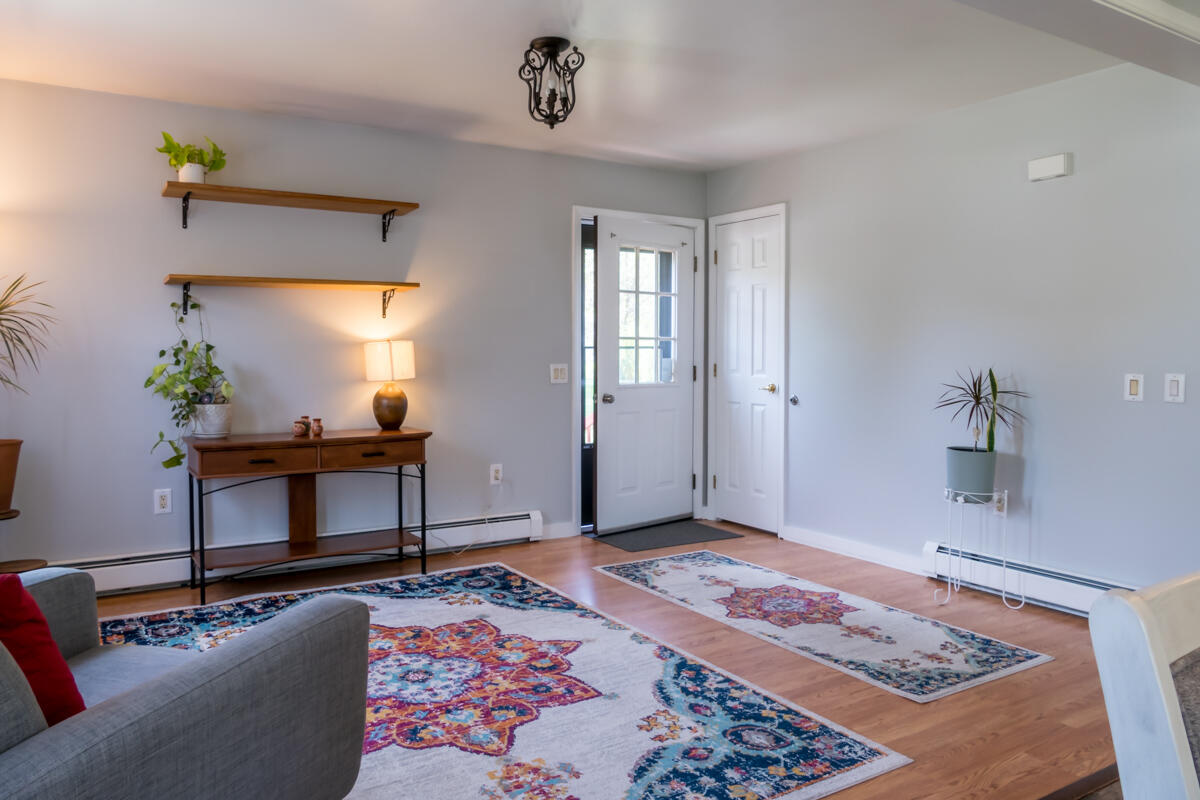 10 Radley Road Freeport, ME 04032 - Photo 14 of 44 7-Living room (2 of 3)