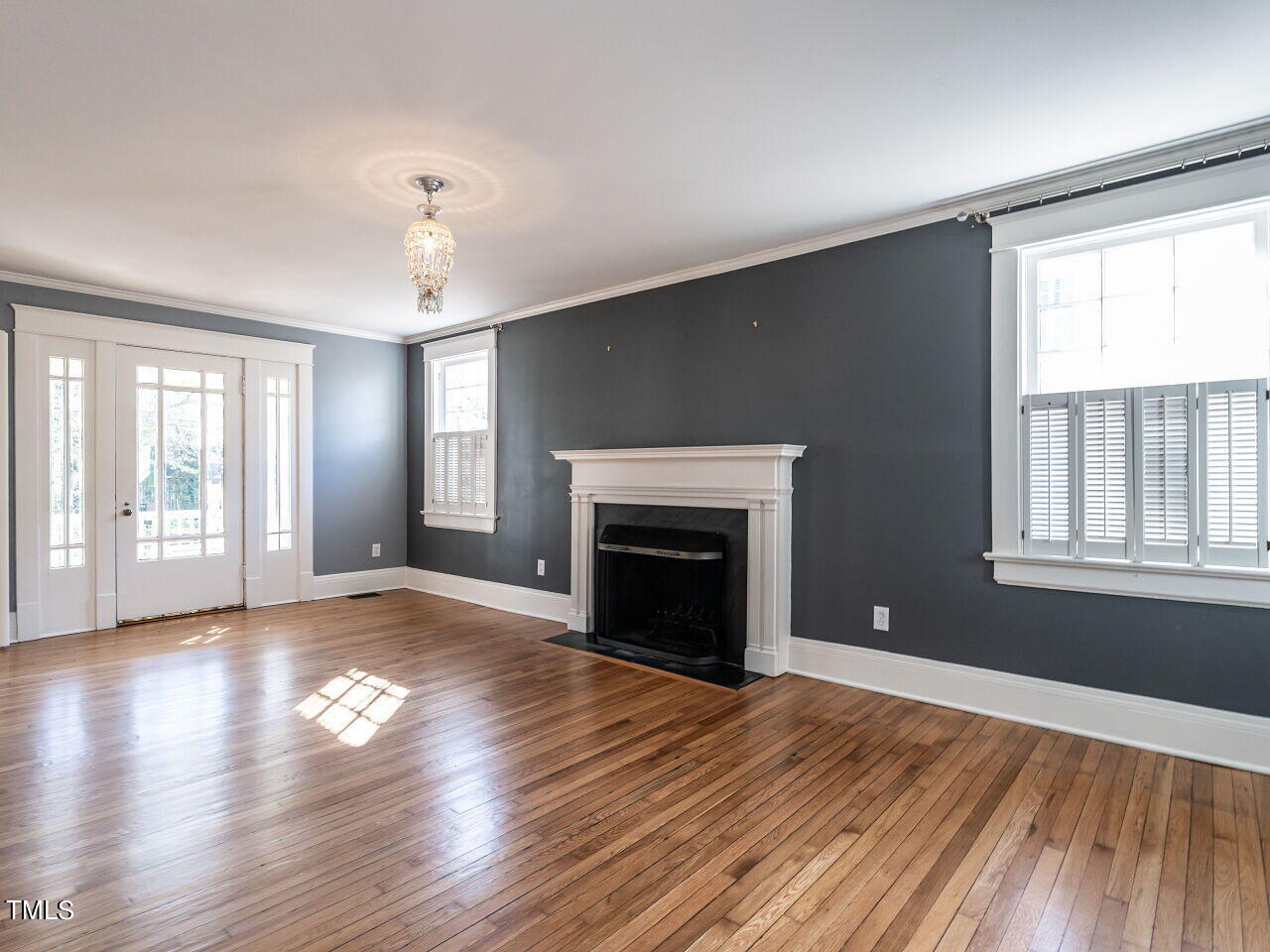 2113 St Marys Street Raleigh, NC 27608 - Photo 9 of 35 009-1280x960-living-room