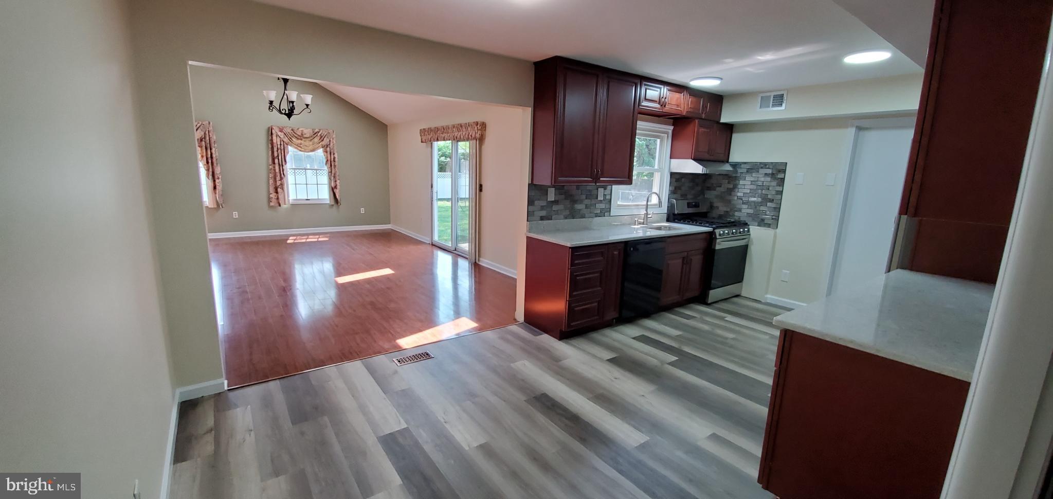 55 Johnson Road Somerset, NJ 08873 - Photo 9 of 25