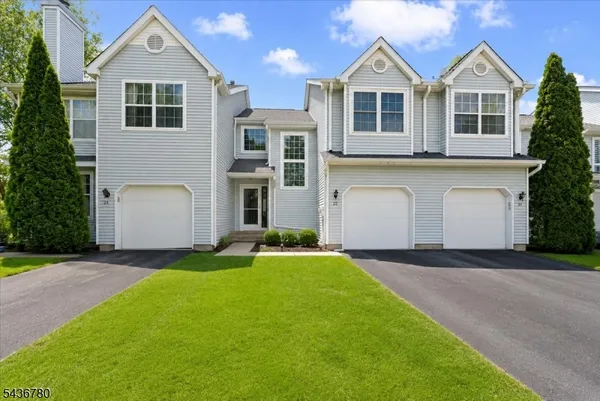 $329,888 | 22 Willow Circle, Unit 702, Hamburg, NJ 07419