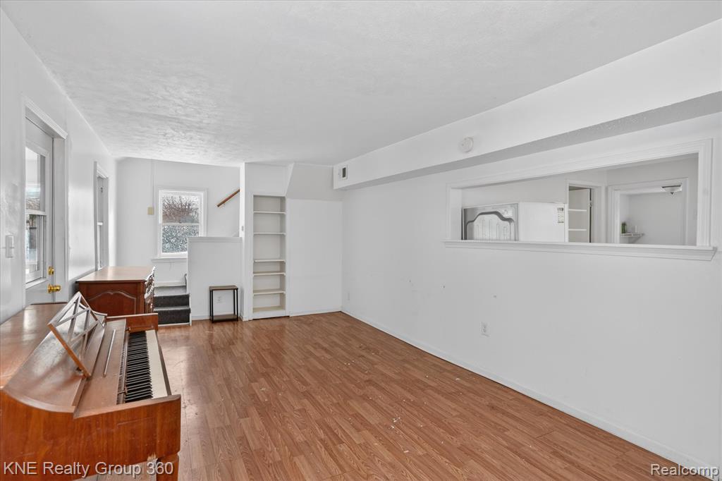 4928 Hughes Road Lansing, MI 48910 - Photo 11 of 35