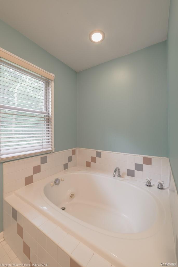 5195 Woodlane Road Clarkston, MI 48348 - Photo 24 of 50 FULL BATH
