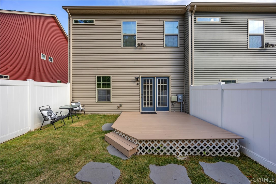 5724 Riverside Place Richmond, VA 23225 - Photo 41 of 47 a view of a backyard with table and chairs