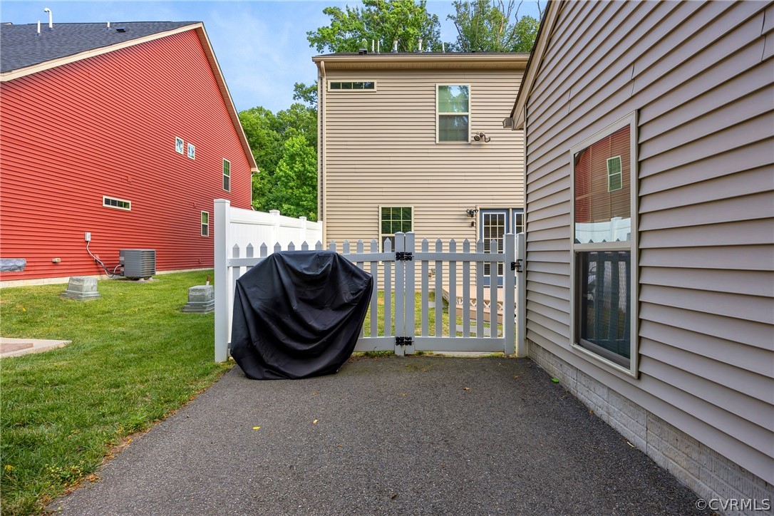 5724 Riverside Place Richmond, VA 23225 - Photo 44 of 47 a view of a back yard of the house