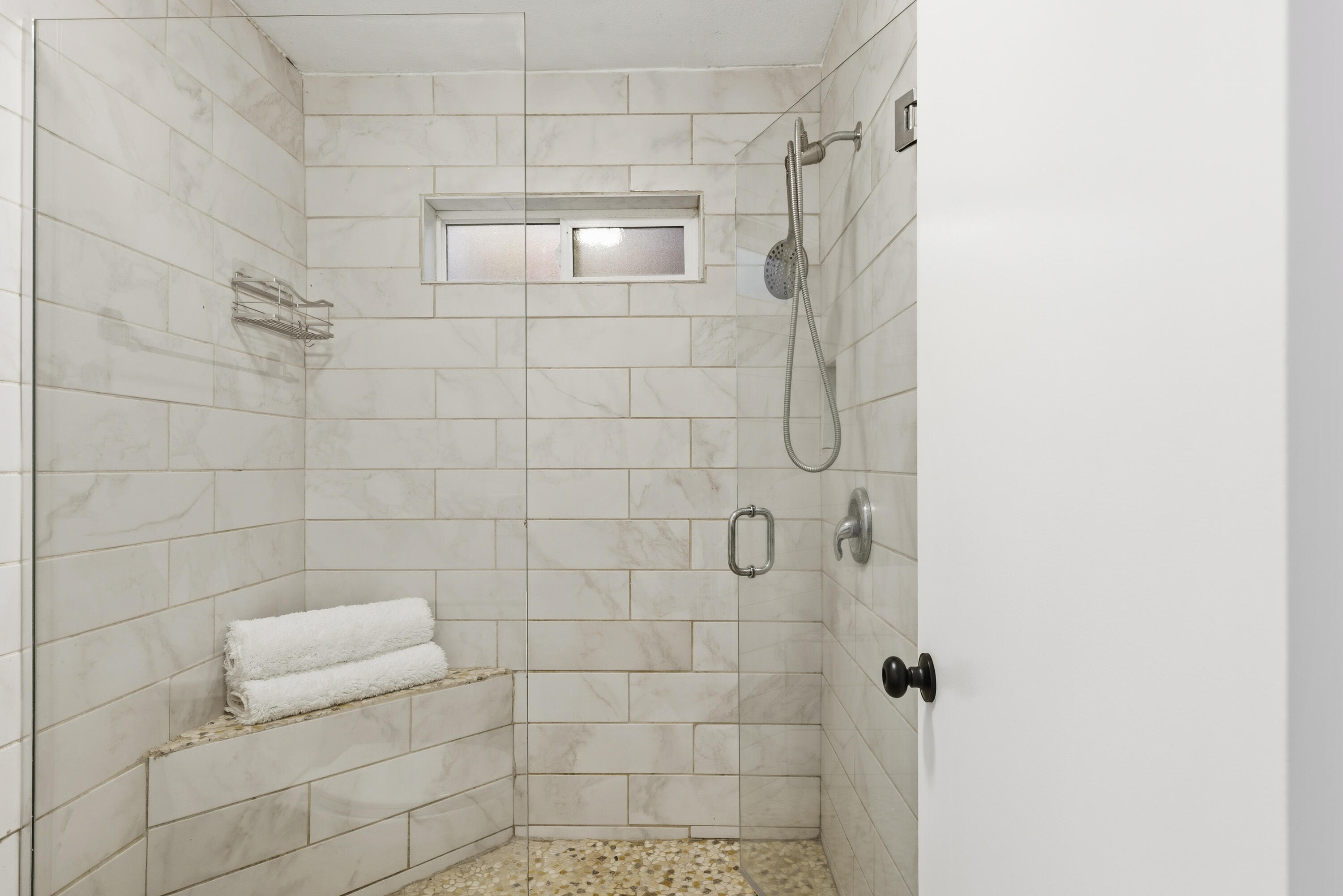 44695 Monaco Circle Palm Desert, CA 92260 - Photo 22 of 58 a bathroom with a shower