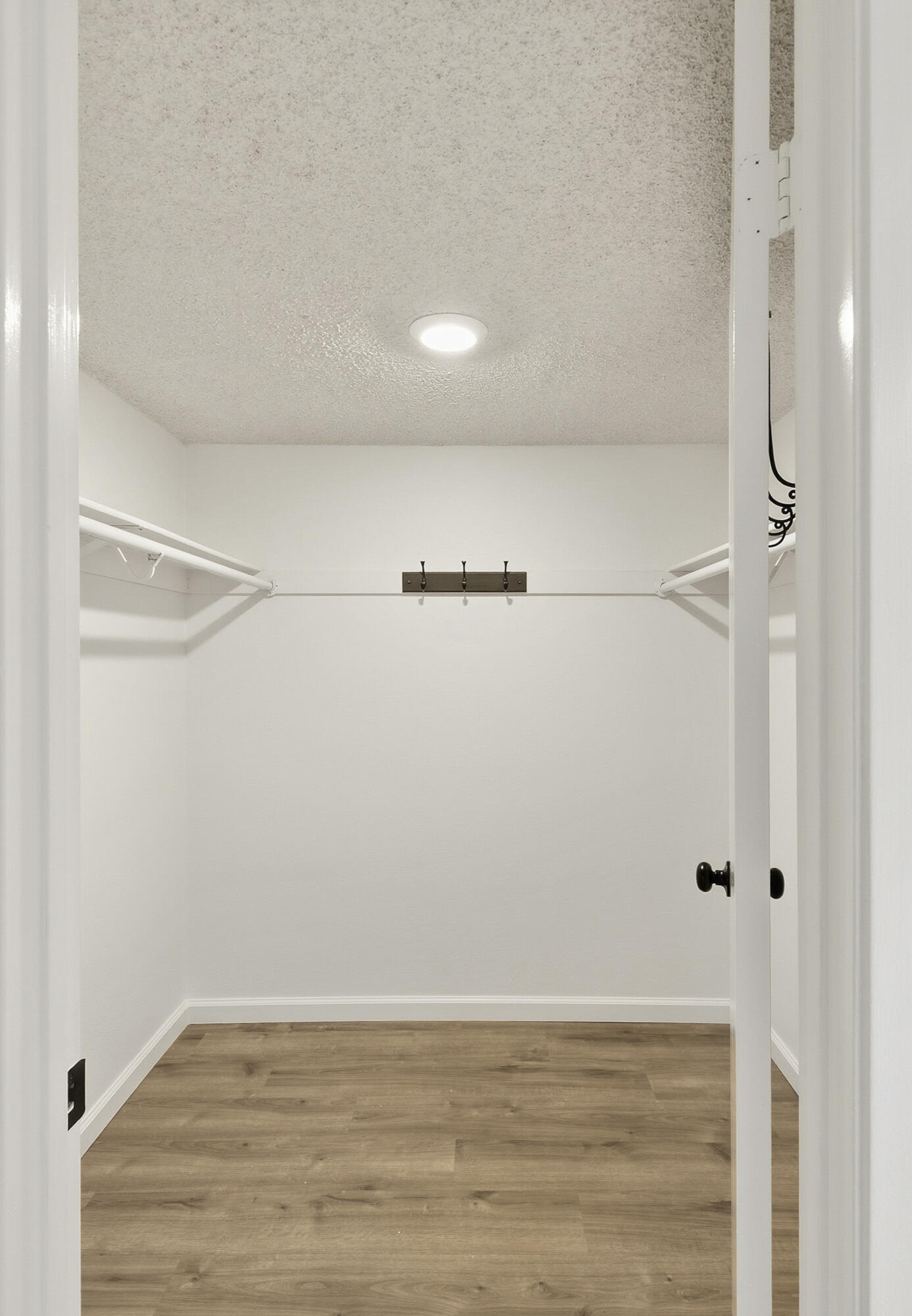 44695 Monaco Circle Palm Desert, CA 92260 - Photo 23 of 58 a view of a room