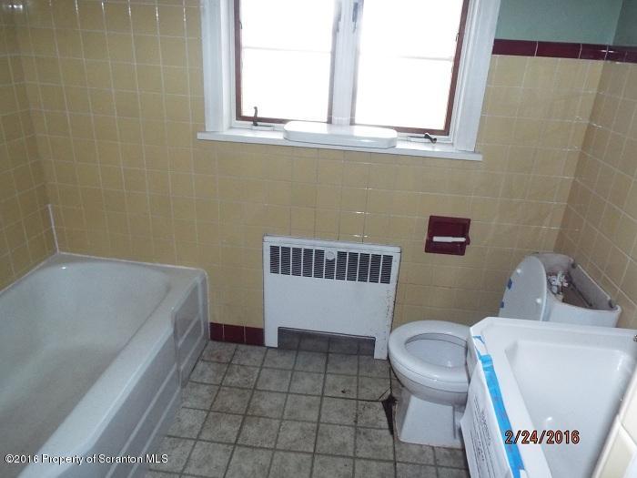 507 O'Hara Road Moscow, PA 18444 - Photo 8 of 13 a bathroom with a sink a toilet and a bathtub