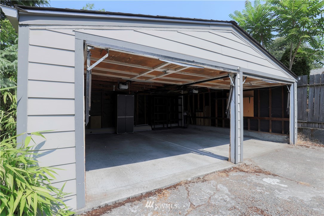 1706 North 50th Street Seattle, WA 98103 - Photo 18 of 18 a view of a porch