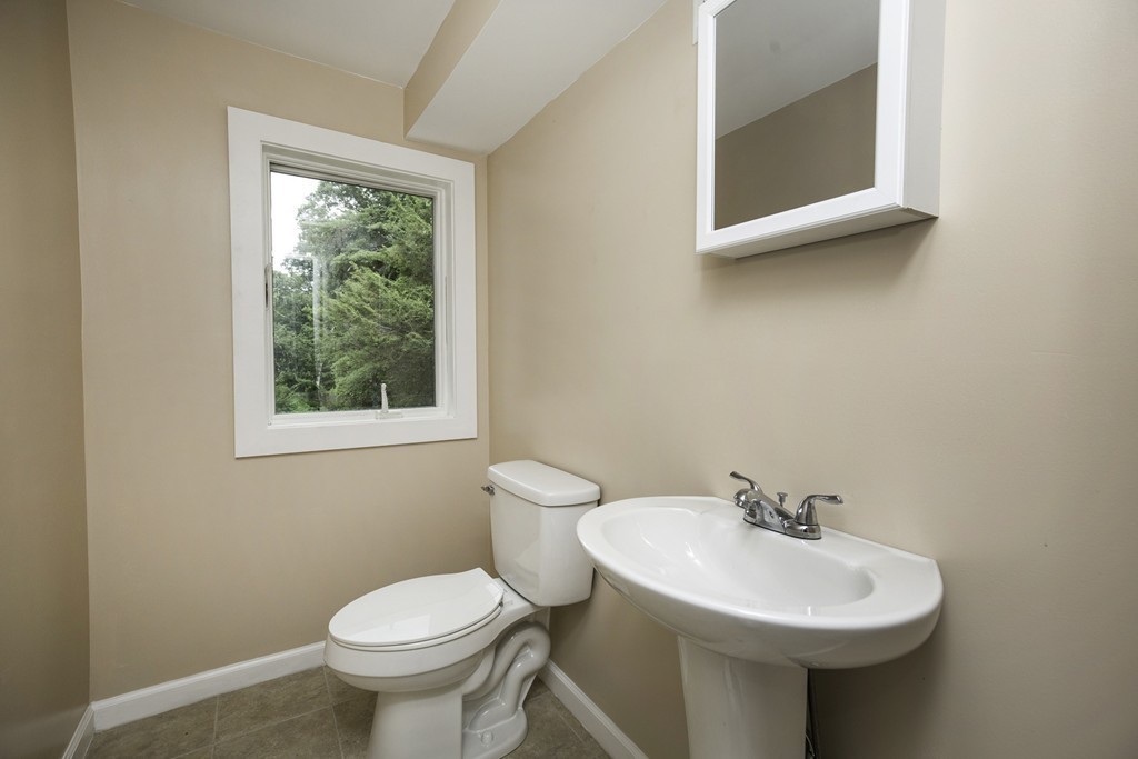 20 Oakdale Road Wilmington, MA 01887 - Photo 13 of 26 Gallery Image 13