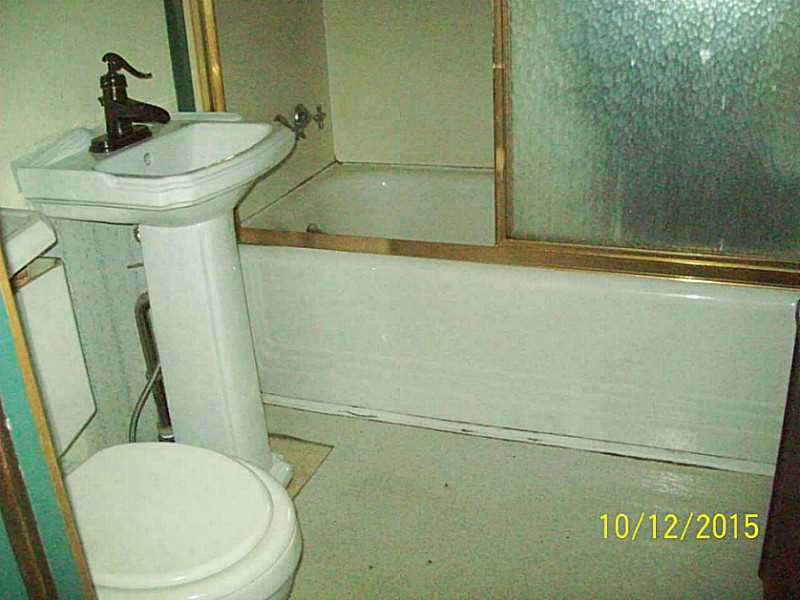 33 Vanderbilt Road Warwick, RI 02886 - Photo 8 of 10 Bathroom.