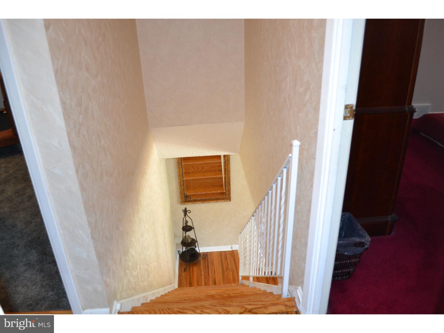 3322 Lester Road Philadelphia, PA 19154 - Photo 12 of 22 Hallway